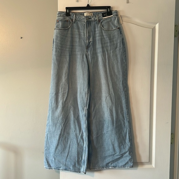 Abercrombie & Fitch Denim - ☀️NWT Abercrombie Wide Leg High Rise Jeans 30